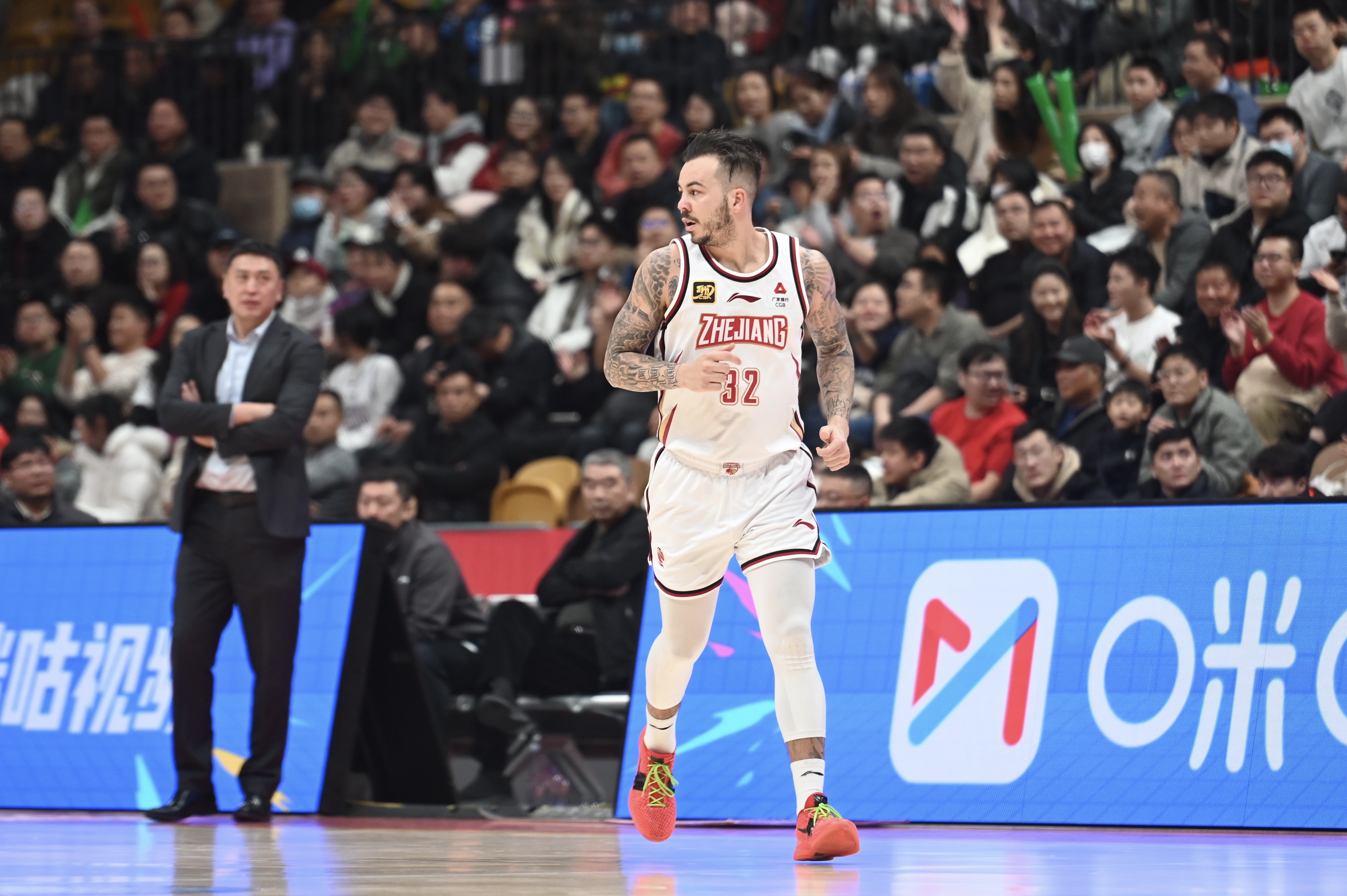 扛着球队!约克半场16中8&5记三分砍下22分6板3助