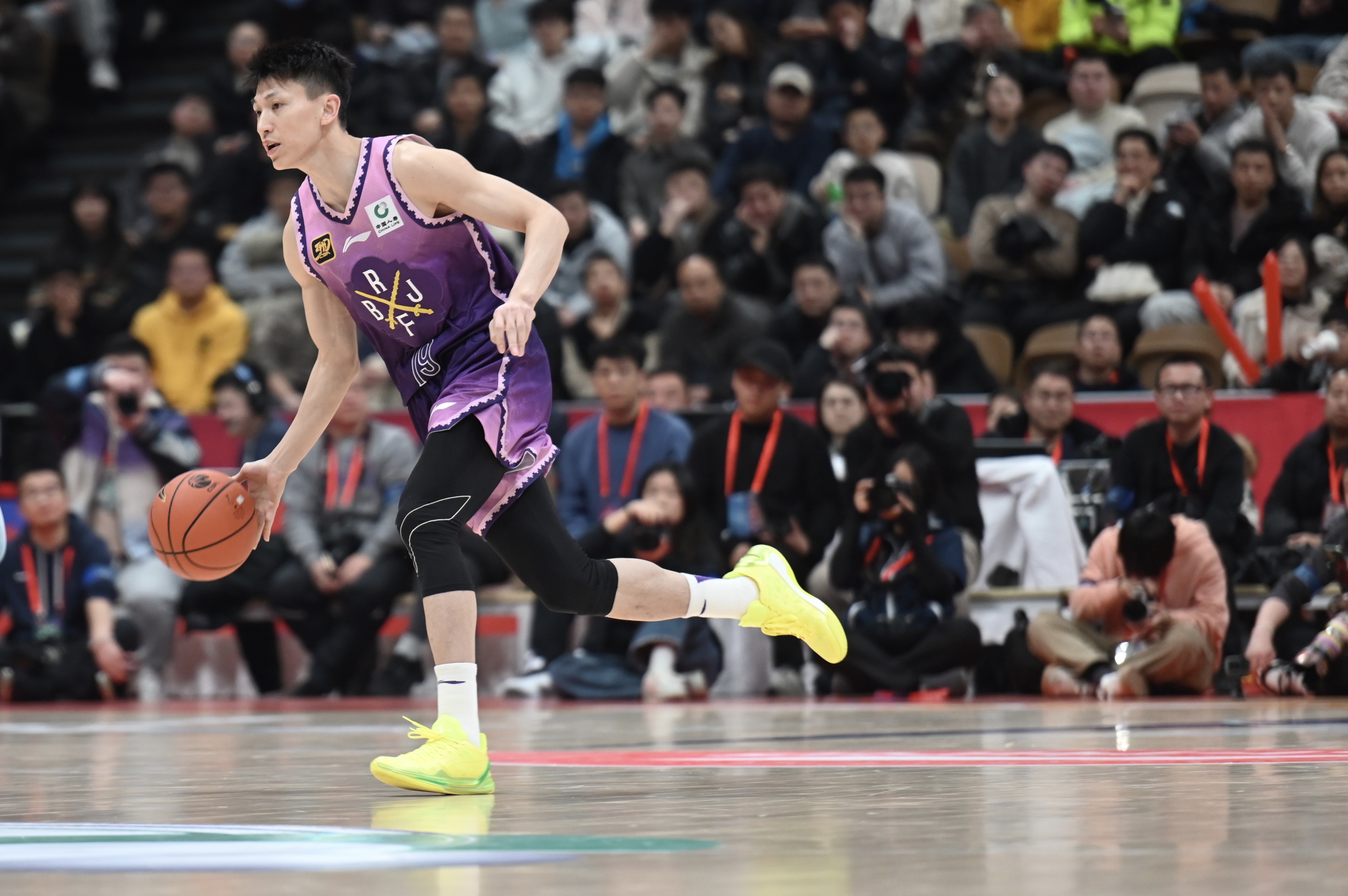 老夫聊发少年狂!刘晓宇半场三分4中4 贡献14分2断&正负值+13